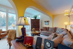 Three Bedroom House room in Black Bear
