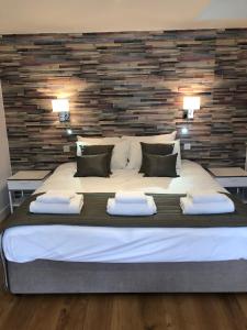Apartment with Shower room in Hamilton Arms Suites