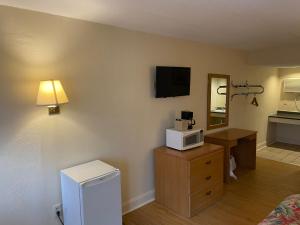 Standard Room with Two Double Beds - Non-Smoking room in Wildwood Inn