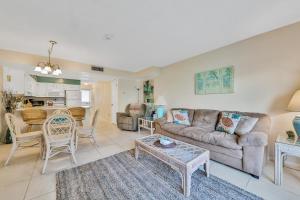 Two Bedroom Apartment  room in Spanish Trace - 235