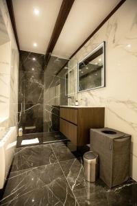 LaSuitedu12 - Aprtement for 2 people view of the Old Prison