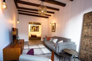 LaSuitedu12 - Aprtement for 2 people view of the Old Prison