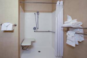 Queen Room - Disability Access/Non-Smoking room in Holiday Inn Laramie an IHG Hotel