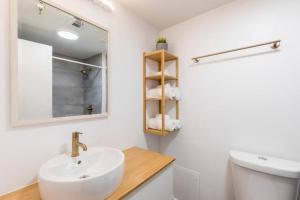 Modern Studio on I-Drive: parking + pool included