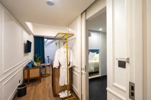 The Deluxe Maison Twin