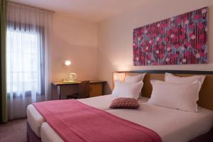 Two Connecting Double Rooms room in Hotel Paris Louis Blanc