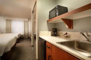 Queen Suite with Two Queen Beds - Non-Smoking room in Hawthorn Suites by Wyndham-Oakland/Alameda