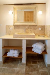 Maisons d'hotes L'Hote Antique - MAISON D'HOTE- 4 Suites avec cuisine : photos des chambres