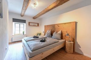 Moderne und gemütliche MaisonetteFerienwohnung mit Terrasse und WALLBOX im FarmHouse Eckartsberg bei Zittau