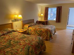 Standard Room with Two Double Beds - Non-Smoking - Pet Friendly room in Wildwood Inn