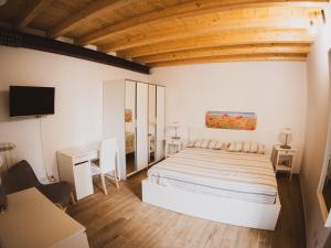 FLATS 15 - New Opening