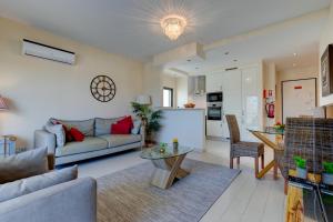 One Bedroom Apartment in Albur Village 1C