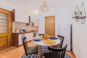 Garden Hideout - Central Apartment