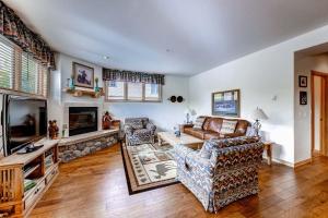 Corral at Breckenridge Blue Jay Condo: Walk to Town Lifts