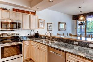 Corral at Breckenridge Blue Jay Condo: Walk to Town Lifts