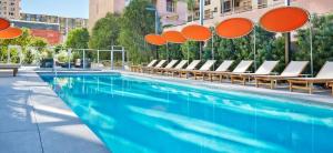 Cityscape Luxury High-Rise 1-Bedroom