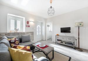 Polly Apartments with swimming pool