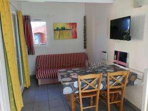 Complexes hoteliers Vacargeles casa Les Muriers et Les Chenes verts calme clim wifi animations piscine mini golf : photos des chambres