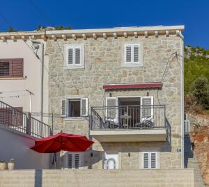 Jully apartment with swimming pool