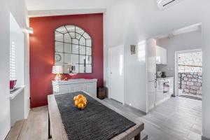 Jully apartment with swimming pool
