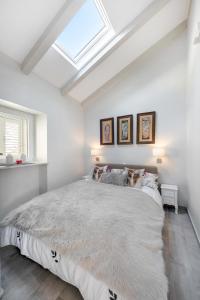 Jully apartment with swimming pool