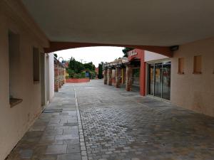 Complexes hoteliers Vacargeles casa Les Muriers et Les Chenes verts calme clim wifi animations piscine mini golf : photos des chambres