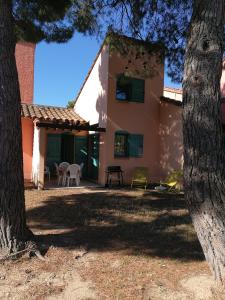 Complexes hoteliers Vacargeles casa Les Muriers et Les Chenes verts calme clim wifi animations piscine mini golf : photos des chambres