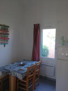 Complexes hoteliers Vacargeles casa Les Muriers et Les Chenes verts calme clim wifi animations piscine mini golf : photos des chambres