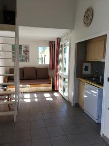 Complexes hoteliers Vacargeles casa Les Muriers et Les Chenes verts calme clim wifi animations piscine mini golf : photos des chambres