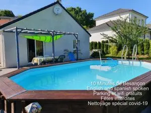 2 vraies chambres privées au calme dans villa de campagne plain-pied 105m2 avec piscine à Montfaucon - Gennes