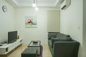 Luxury Design 1BR LAvenue Apartment near Pancoran By Travelio