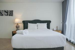 Luxury Design 1BR LAvenue Apartment near Pancoran By Travelio