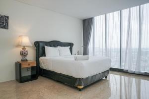 Luxury Design 1BR L'Avenue Apartment near Pancoran By Travelio