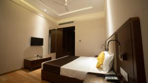 HOTEL RAJHANS ABHINANDAN