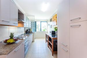 Sachas sweet home, lovely 2 bedroom apartment, walking distance to town, beach and marina