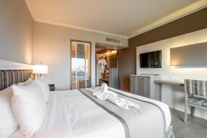 The Grand Riverside Hotel