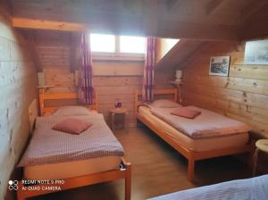 B&B / Chambres d'hotes Les Genevriers : photos des chambres