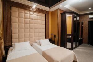 Standard Twin Room room in Shato Hotel