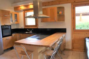 Chalets Brilliantly located spacious 4-Bedroom Chalet : photos des chambres