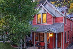 Four-Bedroom Apartment room in Pacific Ave West 530 - Town Jewel