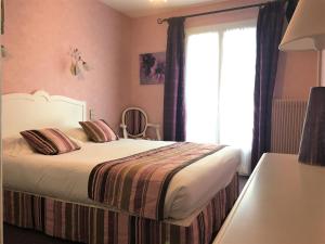 Hotels Hotel Restaurant Le Grillon : photos des chambres