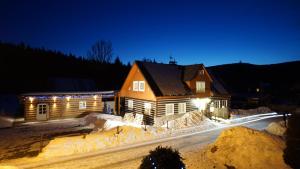 Chalet Schäfer s vyhřívaným bazénem se slanou vodou a saunou