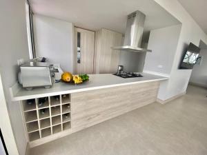 Serena del Mar, Morros IO