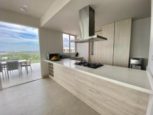 Serena del Mar, Morros IO