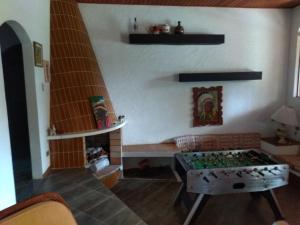 Casa com piscina em condomínio fechado no Guarujá