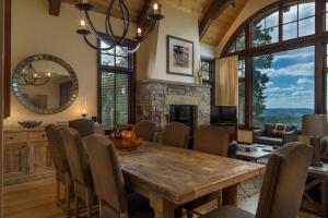 Six-Bedroom Apartment room in Courcheval