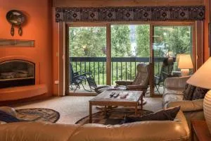 Riverside C203 - Riverside Owl - Silverton