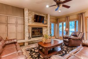 Three-Bedroom Condo room in 2708_Chateaux_DuMont_3Bed_Platinum