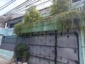 Eiffel Residence Petojo - Female Only