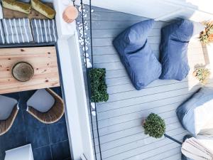 Two-Bedroom Apartment with Outdoor Jetted Tub